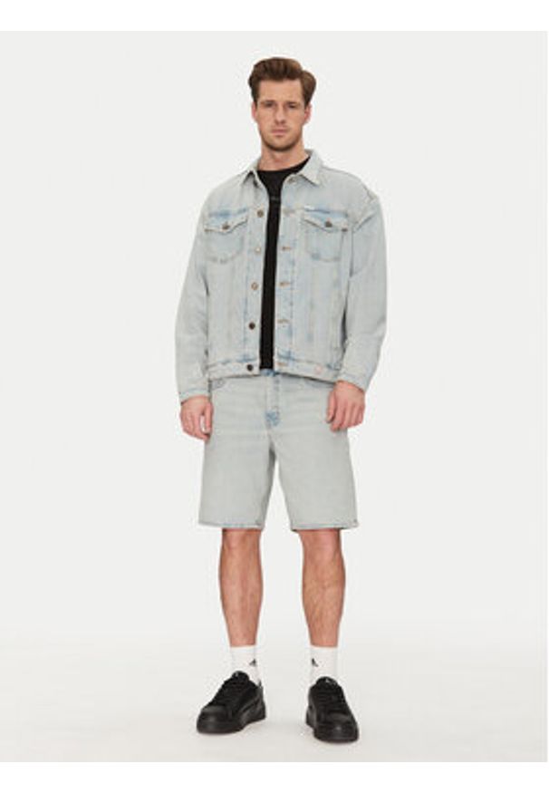 Guess Jeans Szorty jeansowe M4YD37 D5M51 Niebieski Regular Fit. Kolor: niebieski. Materiał: bawełna