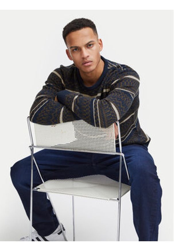 Blend Sweter 20717485 Granatowy Regular Fit. Kolor: niebieski. Materiał: syntetyk