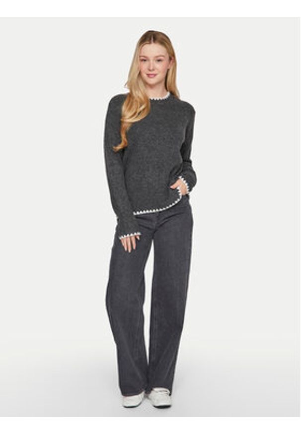 Vila Sweter Hefna 14098864 Szary Regular Fit. Kolor: szary. Materiał: syntetyk