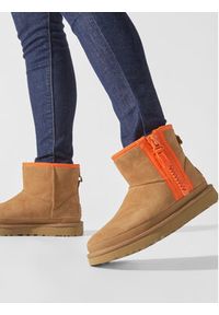 Ugg Śniegowce W Classic Mini Zipper Tape Logo 1144034 Brązowy. Kolor: brązowy. Materiał: skóra