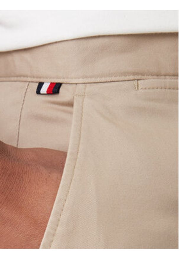 TOMMY HILFIGER - Tommy Hilfiger Chinosy Core Denton MW0MW41993 Beżowy Regular Fit. Kolor: beżowy. Materiał: bawełna