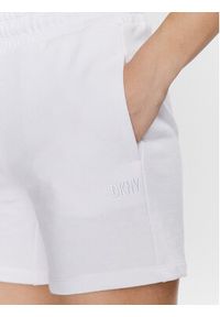 DKNY Sport Szorty sportowe DP3S4993 Biały Regular Fit. Kolor: biały. Materiał: bawełna