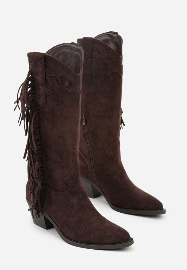 Born2be - Ciemnobrązowe Kozaki Typu Kowbojki na Stożkowym Obcasie z Frędzlami Reissana. Kolor: brązowy. Materiał: jeans. Obcas: na obcasie. Styl: klasyczny, elegancki. Wysokość obcasa: średni