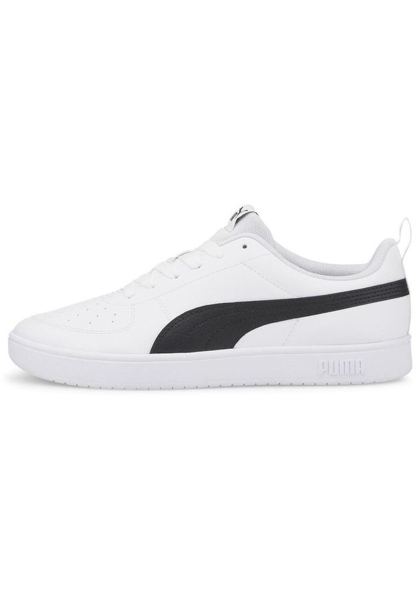 Buty do chodzenia męskie Puma Rickie. Zapięcie: sznurówki. Kolor: biały, wielokolorowy. Materiał: syntetyk, materiał. Szerokość cholewki: normalna. Sport: turystyka piesza