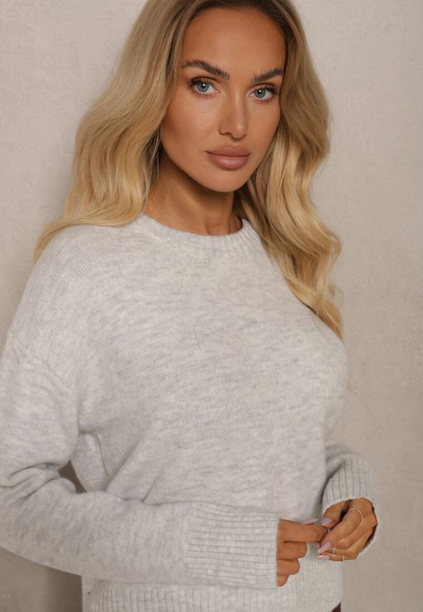 Renee - Jasnoszary Sweter z Domieszką Wełny Torissia. Okazja: do pracy, na co dzień. Kolor: szary. Materiał: wełna. Długość rękawa: długi rękaw. Długość: długie. Styl: elegancki, casual, klasyczny