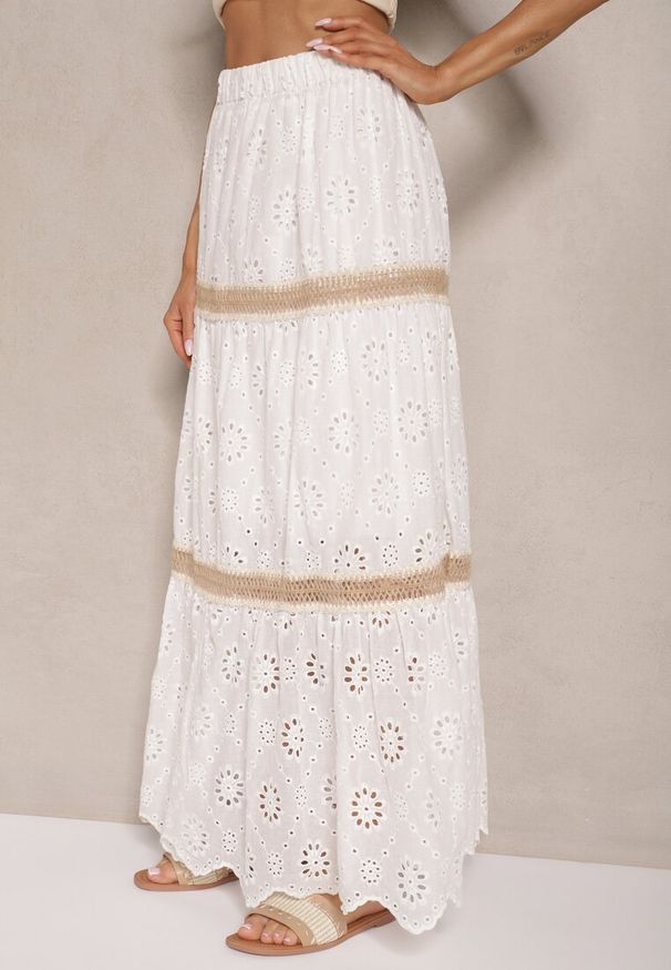 Renee - Biała Spódnica Rozkloszowana z Haftami i Ażurowymi Wycięciami Sallivra. Okazja: na co dzień, na spotkanie biznesowe, na imprezę. Kolor: biały. Wzór: ażurowy, haft. Sezon: lato. Styl: casual, biznesowy, elegancki