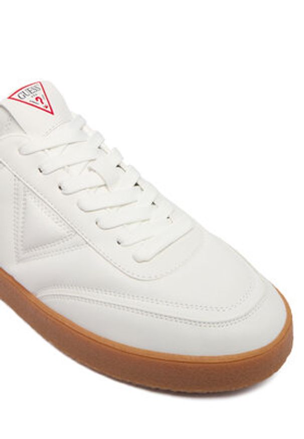 Guess Sneakersy 180234 Biały. Kolor: biały. Materiał: skóra