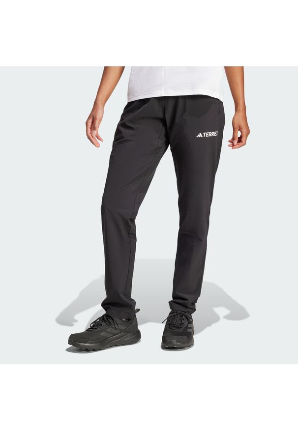 Adidas - Spodnie Multi Essentials Stretch. Kolor: czarny. Materiał: materiał