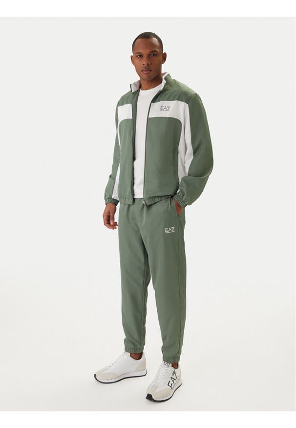 EA7 Emporio Armani Dres 7M001530 AF16072 Zielony Regular Fit. Kolor: zielony. Materiał: syntetyk