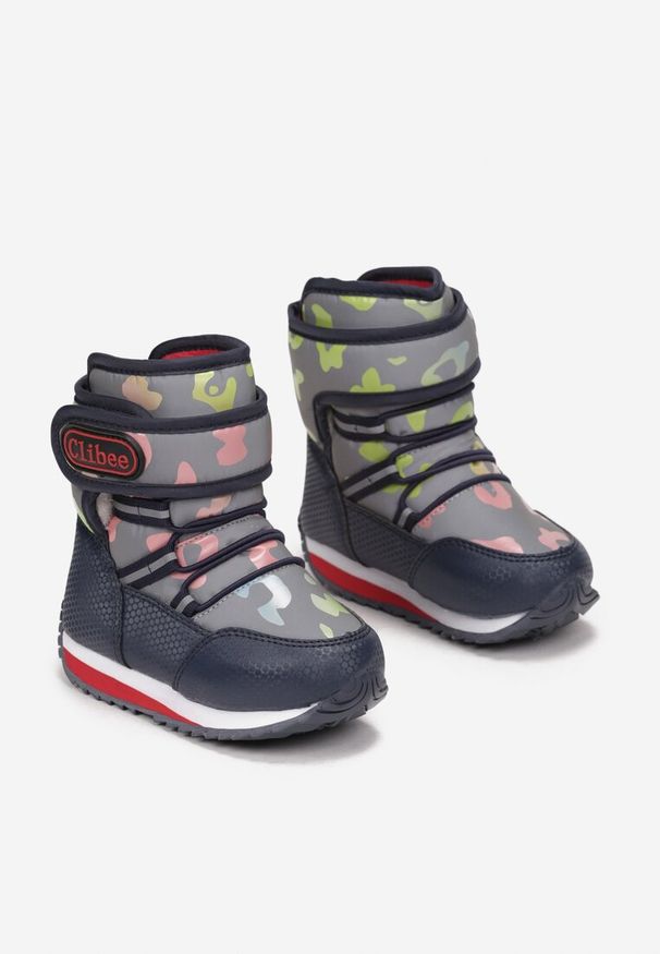 Born2be - Niebiesko-Czerwone Śniegowce Wiązane Mizi. Okazja: na uczelnię. Zapięcie: rzepy. Kolor: niebieski. Materiał: jeans. Wzór: aplikacja. Sezon: zima. Styl: elegancki