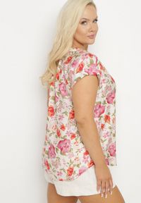Born2be - Różowa Bluzka w Kwiaty z Dekoltem V z Wiskozą Odalisa. Okazja: na co dzień. Kolekcja: plus size. Kolor: różowy. Materiał: wiskoza. Wzór: kwiaty. Sezon: lato, wiosna. Styl: elegancki, casual #3