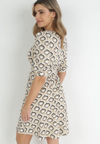 Born2be - Beżowa Rozkloszowana Sukienka z Bufiastymi Rękawami w Geometryczny Wzór Avory. Kolor: beżowy. Wzór: geometria. Długość: mini #2