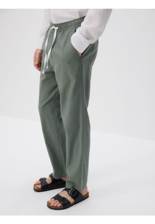 Reserved - Bawełniane spodnie jogger - jasnozielony. Kolor: zielony. Materiał: bawełna