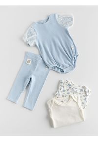 Reserved - Body z ozdobnymi rękawami - jasnoniebieski. Kolor: niebieski. Materiał: dzianina, bawełna #1