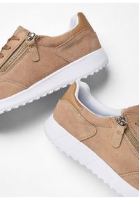 bonprix - Sneakersy ze skóry welurowej. Kolor: brązowy. Materiał: skóra, welur #2