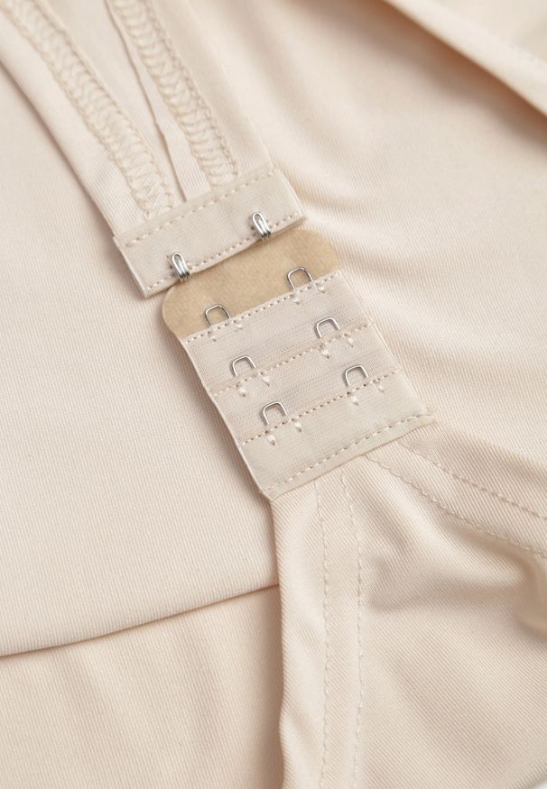 Renee - Beżowe Body Glorya. Kolor: beżowy. Długość rękawa: długi rękaw. Długość: długie. Styl: klasyczny