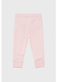 GAP spodnie dziecięce kolor różowy gładkie. Okazja: na co dzień. Kolor: różowy. Materiał: dzianina. Wzór: gładki. Styl: casual