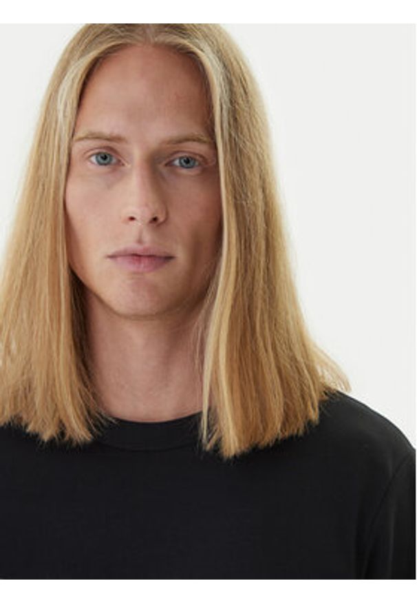 Calvin Klein T-Shirt LV04RD822G Czarny Regular Fit. Kolor: czarny. Materiał: bawełna