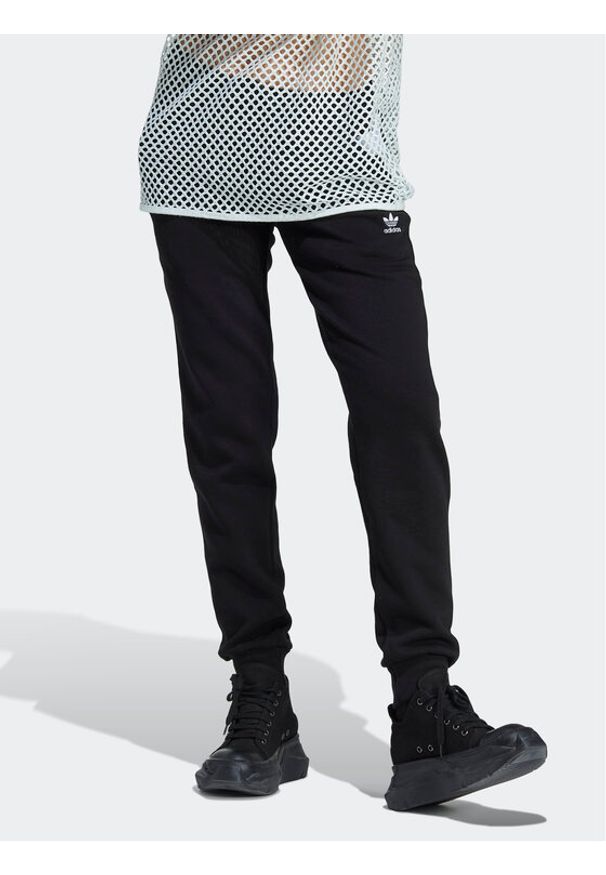 Adidas - adidas Spodnie dresowe IA6457 Czarny Regular Fit. Kolor: czarny. Materiał: bawełna, dresówka