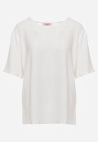 Born2be - Biały Minimalistyczny T-shirt z Teksturowanej Tkaniny z Bawełną Shinost. Okazja: do pracy, na co dzień. Kolekcja: plus size. Kolor: biały. Materiał: bawełna, tkanina. Styl: casual #6