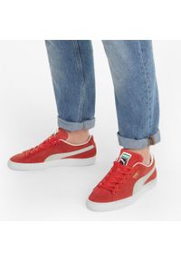 Buty do chodzenia męskie Puma Suede Classic Xxi. Zapięcie: sznurówki. Kolor: biały, czerwony, wielokolorowy. Materiał: zamsz, materiał, syntetyk, skóra. Szerokość cholewki: normalna. Model: Puma Suede. Sport: turystyka piesza