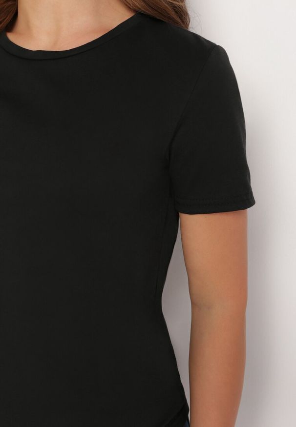 Born2be - Czarny Gładki T-shirt z Krótkim Rękawem Elldora. Okazja: na co dzień. Kolor: czarny. Materiał: bawełna, jeans. Długość rękawa: krótki rękaw. Długość: krótkie. Wzór: gładki. Styl: casual
