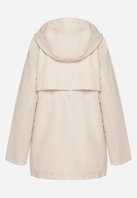 Born2be - Jasnobeżowa Klasyczna Kurtka Parka z Kapturem i Ściągaczem w Pasie Cinelle. Okazja: na co dzień. Typ kołnierza: kaptur. Kolor: beżowy. Materiał: jeans, skóra. Styl: klasyczny #7