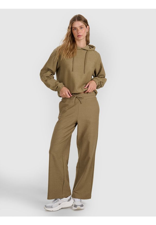 4f - 4F Bluza dresowa nierozpinana z kapturem damska - beżowa L. Okazja: na co dzień. Typ kołnierza: kaptur. Kolor: beżowy. Materiał: dresówka. Długość rękawa: raglanowy rękaw. Długość: krótkie. Styl: klasyczny, sportowy, casual