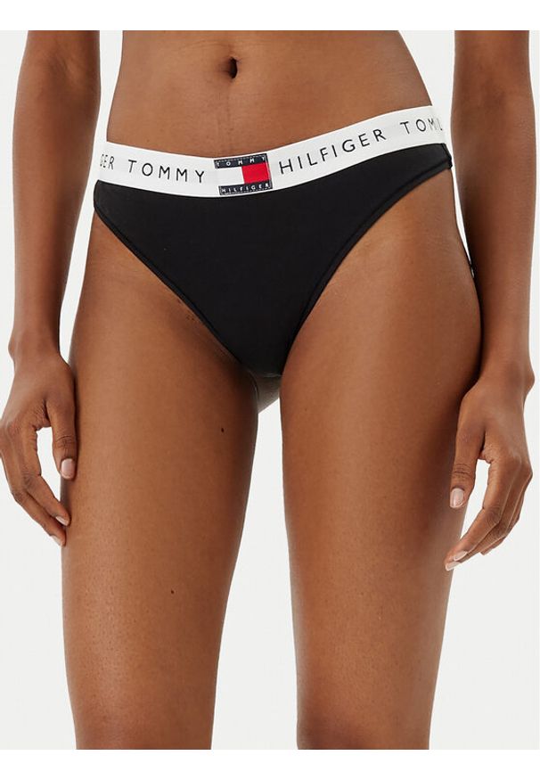 TOMMY HILFIGER - Tommy Hilfiger Stringi UW0UW06039 Czarny. Kolor: czarny. Materiał: bawełna