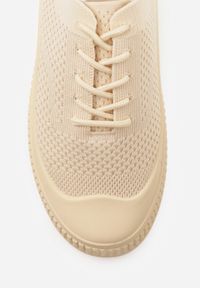 Renee - Beżowe Trampki z Siateczkową Cholewką i Tłoczoną Podeszwą Lalnai. Okazja: na co dzień. Kolor: beżowy. Materiał: jeans. Szerokość cholewki: normalna. Sezon: wiosna, lato #4