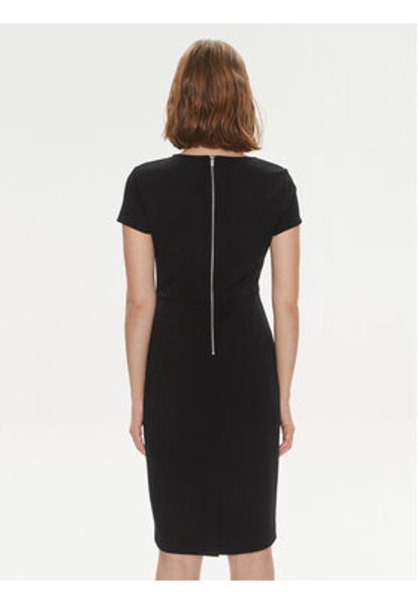 Calvin Klein Sukienka koktajlowa K20K206277 Czarny Regular Fit. Kolor: czarny. Materiał: syntetyk. Styl: wizytowy