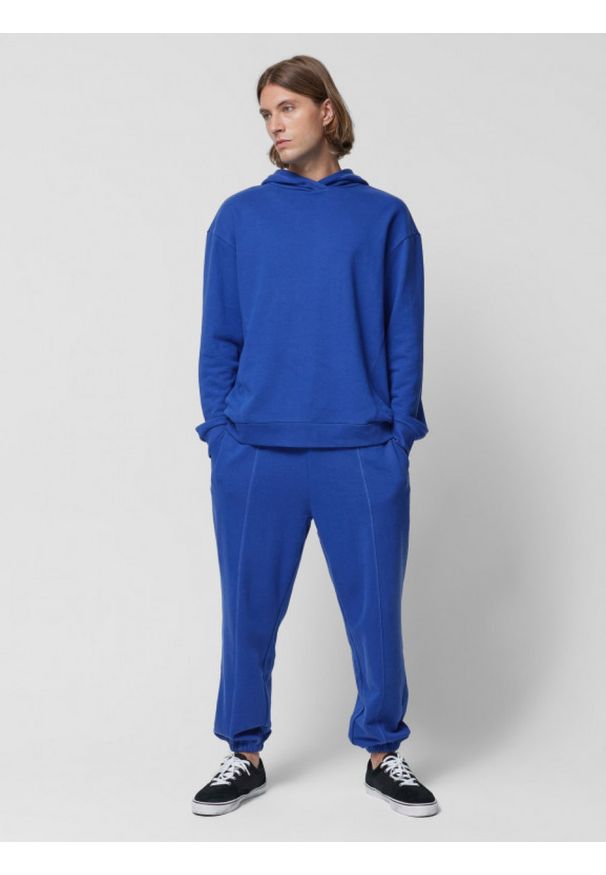 outhorn - Spodnie dresowe joggery męskie - kobaltowe. Kolor: niebieski. Materiał: dresówka. Wzór: ze splotem, gładki
