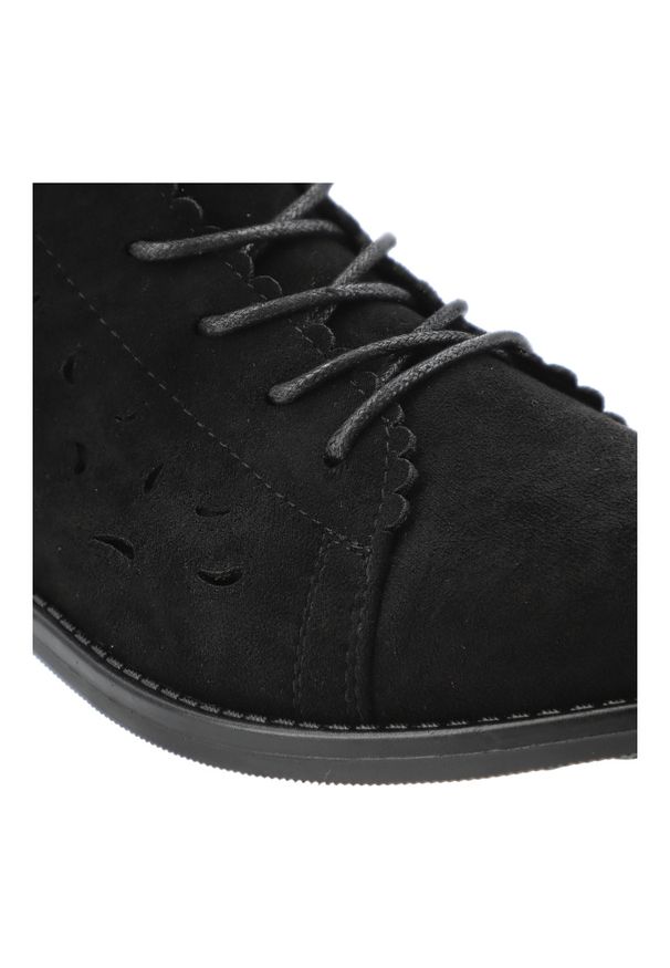 Czarne Botki S.Barski Modne Obuwie Damskie. Okazja: na co dzień. Zapięcie: sznurówki. Kolor: czarny. Materiał: materiał. Szerokość cholewki: normalna. Wzór: aplikacja, ażurowy. Styl: elegancki, klasyczny, casual