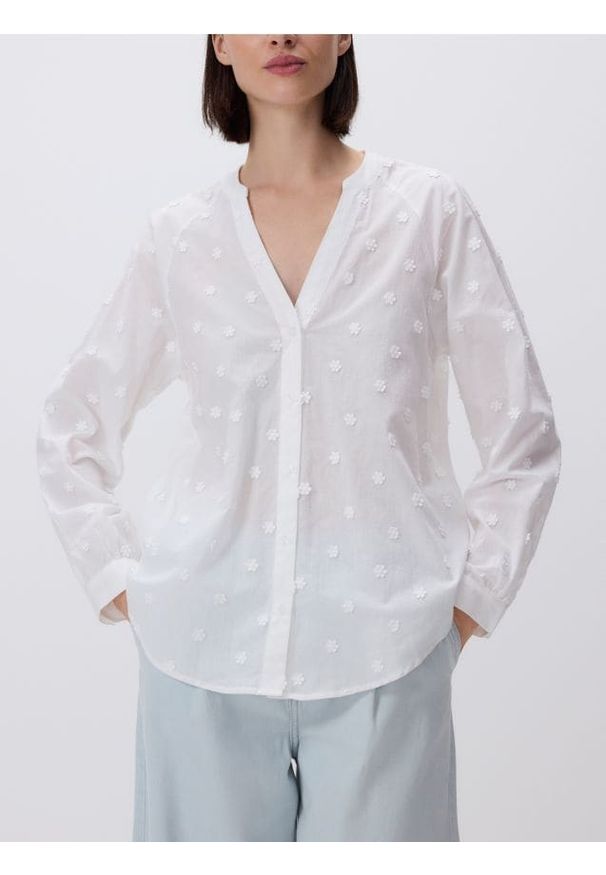Reserved - Koszula z aplikacjami - biały. Kolor: biały. Materiał: bawełna. Wzór: aplikacja