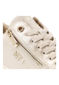 Sneakersy damskie Marco Tozzi, klasyczne sznurowanie oraz praktyczny zamek błyskawiczny ozdobne metaliczne wstawki, białe, 2-23728-46 402. Okazja: na co dzień. Zapięcie: sznurówki. Kolor: biały. Obcas: na platformie #5