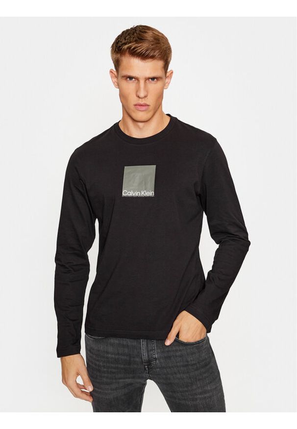 Calvin Klein Longsleeve Square Logo K10K111835 Czarny Regular Fit. Kolor: czarny. Materiał: bawełna. Długość rękawa: długi rękaw