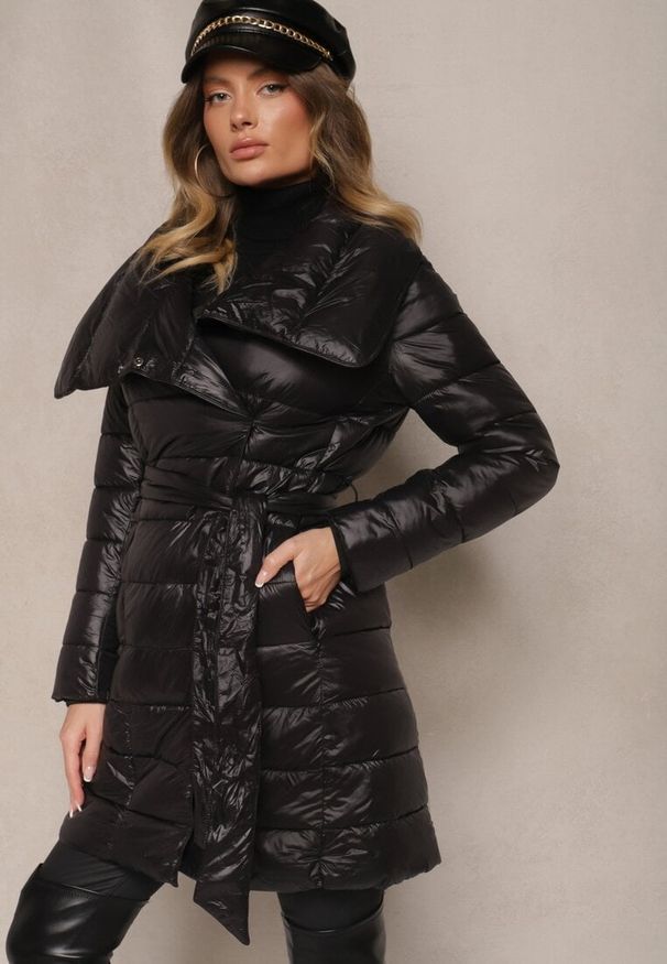 Renee - Czarna Kurtka Dagiel. Typ kołnierza: bez kaptura. Kolor: czarny. Długość rękawa: długi rękaw. Długość: długie. Wzór: aplikacja. Sezon: zima. Styl: elegancki