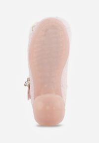 Born2be - Różowe Balerinki z Paskiem i Skórzaną Wkładką Zdobione Kokardą z Cyrkoniami Larailee. Okazja: na spacer, na co dzień, na uczelnię. Zapięcie: pasek. Kolor: różowy. Materiał: skóra. Wzór: aplikacja. Styl: casual, elegancki #4