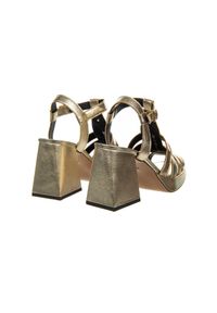 Sandały Bayla-157 4550 074-P Złoty Lico 157036, Skóra naturalna. Zapięcie: pasek. Kolor: złoty. Materiał: skóra. Obcas: na obcasie. Wysokość obcasa: średni #2