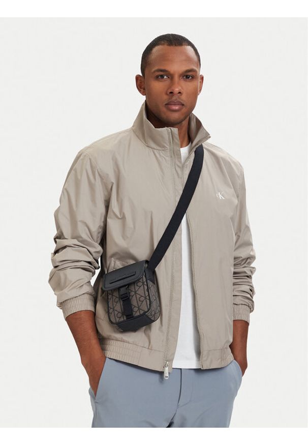 Calvin Klein Saszetka Mixed Emblem Aop LV04D3527G Beżowy. Kolor: beżowy. Materiał: materiał