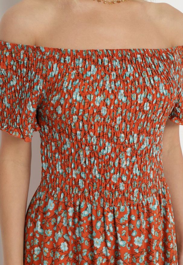 Born2be - Pomarańczowo-Niebieska Sukienka z Wiskozy Cheri. Typ kołnierza: dekolt hiszpanka. Kolor: pomarańczowy. Materiał: wiskoza. Wzór: kwiaty. Sezon: lato. Typ sukienki: rozkloszowane. Długość: maxi