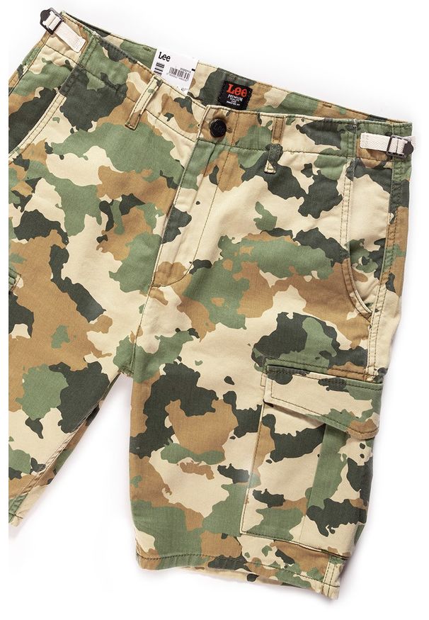 Lee - SPODENKI LEE FATIGUE SHORTS CAMOUFLAGE L73BCW03 112120343. Materiał: materiał. Wzór: moro, aplikacja