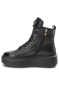 Czarne Sneakersy Karino Damskie Buty Jesienne. Okazja: na spotkanie biznesowe. Kolor: czarny. Materiał: jeans, skóra. Sezon: jesień. Obcas: na obcasie. Styl: elegancki, biznesowy, klasyczny. Wysokość obcasa: średni #7