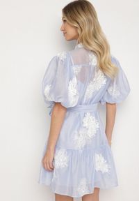 Born2be - Jasnoniebieska Koszulowa Przezroczysta Sukienka z Bawełną Haftami i Paskiem Lirulira. Okazja: na co dzień. Kolor: niebieski. Materiał: bawełna. Wzór: haft. Sezon: lato. Typ sukienki: koszulowe. Styl: casual, elegancki #5