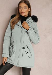 Renee - Ciemnozielona Kurtka Parka z Kapturem z Futerkiem Jossie. Okazja: na co dzień. Typ kołnierza: kaptur. Kolor: zielony. Materiał: futro. Styl: klasyczny, casual, elegancki #5