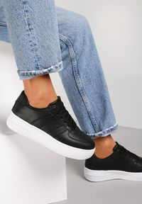 Renee - Czarne Sneakersy Rasminos. Zapięcie: sznurówki. Kolor: czarny. Szerokość cholewki: normalna. Wzór: aplikacja