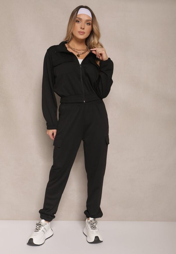Renee - Czarny Komplet Dresowy w Stylu Cargo Bluza i Spodnie Korirana. Kolor: czarny. Materiał: dresówka. Wzór: aplikacja