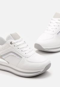 Born2be - Białe Sznurowane Sneakersy na Płaskiej Podeszwie Zdobione Brokatem Gerine. Kolor: biały. Materiał: materiał. Wzór: aplikacja. Obcas: na płaskiej podeszwie #3