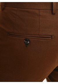 Pako Lorente - PAKO LORENTE – Brązowe spodnie ganiturowe. Kolor: brązowy. Materiał: poliester, elastan, wiskoza. Wzór: gładki. Styl: elegancki, młodzieżowy #2