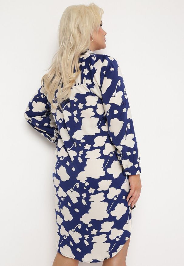 Born2be - Granatowa Sukienka Koszulowa z Abstrakcyjnym Wzorem i Podwijanymi Rękawami Grailuna. Kolekcja: plus size. Kolor: niebieski. Typ sukienki: koszulowe